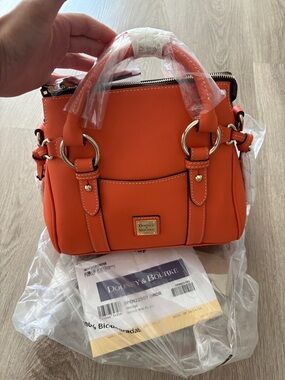 Dooney & bourke satchel with pockets